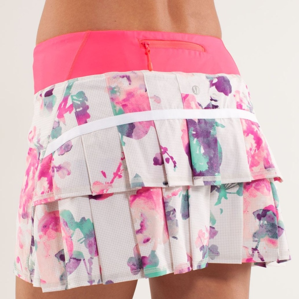 Lululemon 8 Tall Pace Setter Blurred Blossom skirt